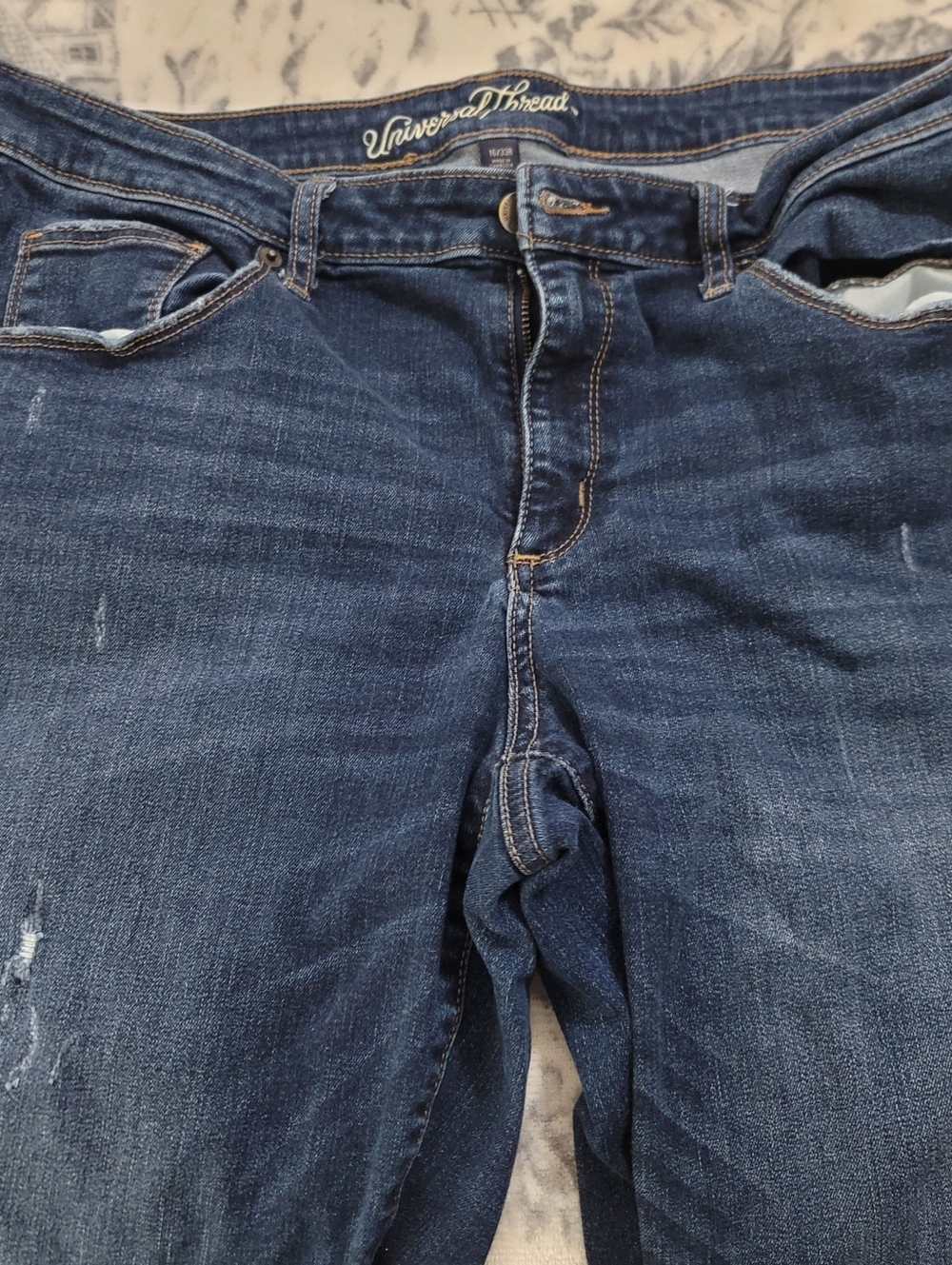 Universal Thread Women's Slim Straight Blue Jeans Size 16 / 38 - Picture 2 of 6